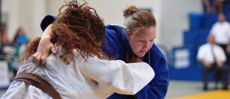 DESTAQUE DE JUNHO Foi no ano de 1993, no Colégio Pio XII, em Novo Hamburgo (RS), que a judoca Rafaela Nitz, deus os primeiros passos em cima do tatame, com...